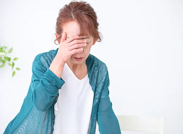 めまいがする女性