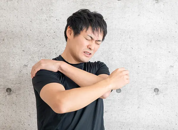 五十肩男性